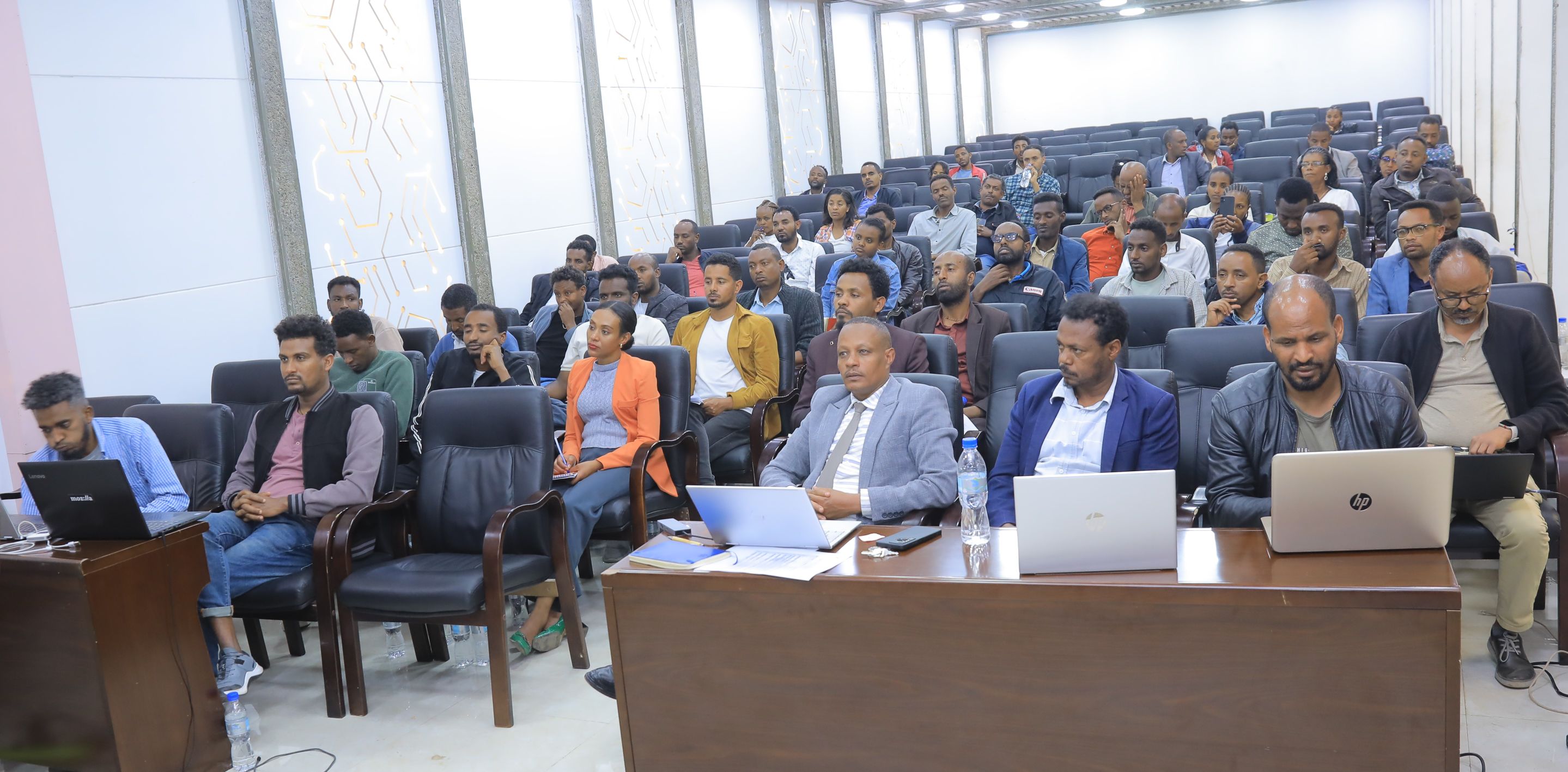 በዩኒቨርስቲዎች እና በተለያዩ የምርምር ተቋማት የሚደረጉት ችግር ፈቺ የምርምር ስራዎች ውጤታማ ለማድረግ ምቹ ስነምህዳር እየፈጠርን እንገኛለን ።  ዶ/ር ባይሳ በዳዳ