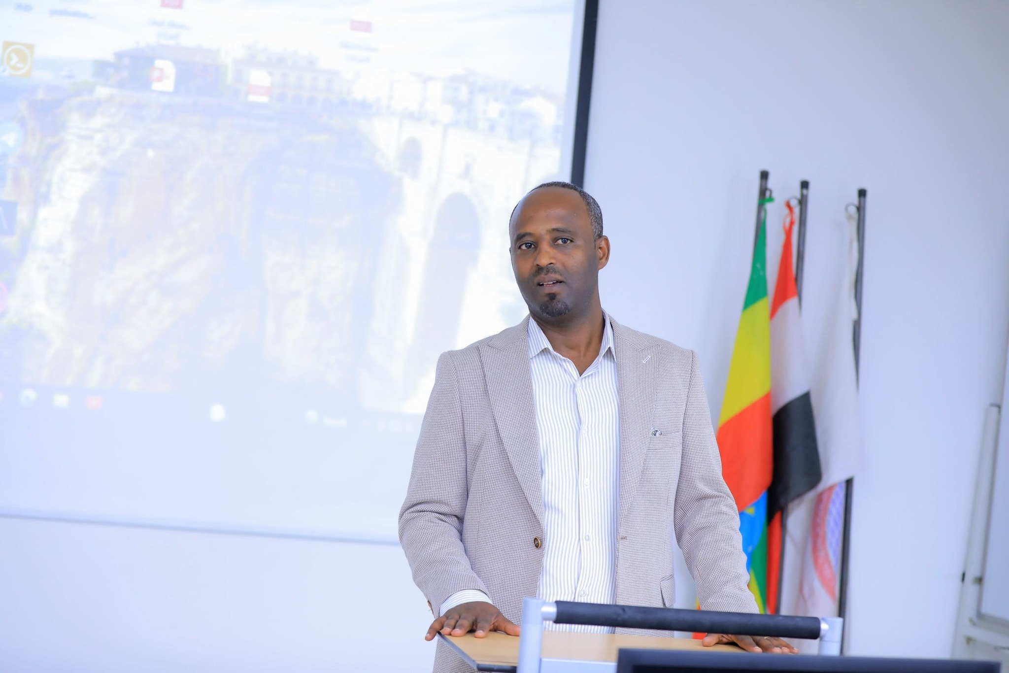 በሀገራችን የፈጠራ ሀሳብ ላላቸው ባለሙያዎች ሀሳባቸውን ወደ ውጤት መቀየር የሚስችል የአቅም ግንባታ ስራ እየተሰራ ነው፡፡