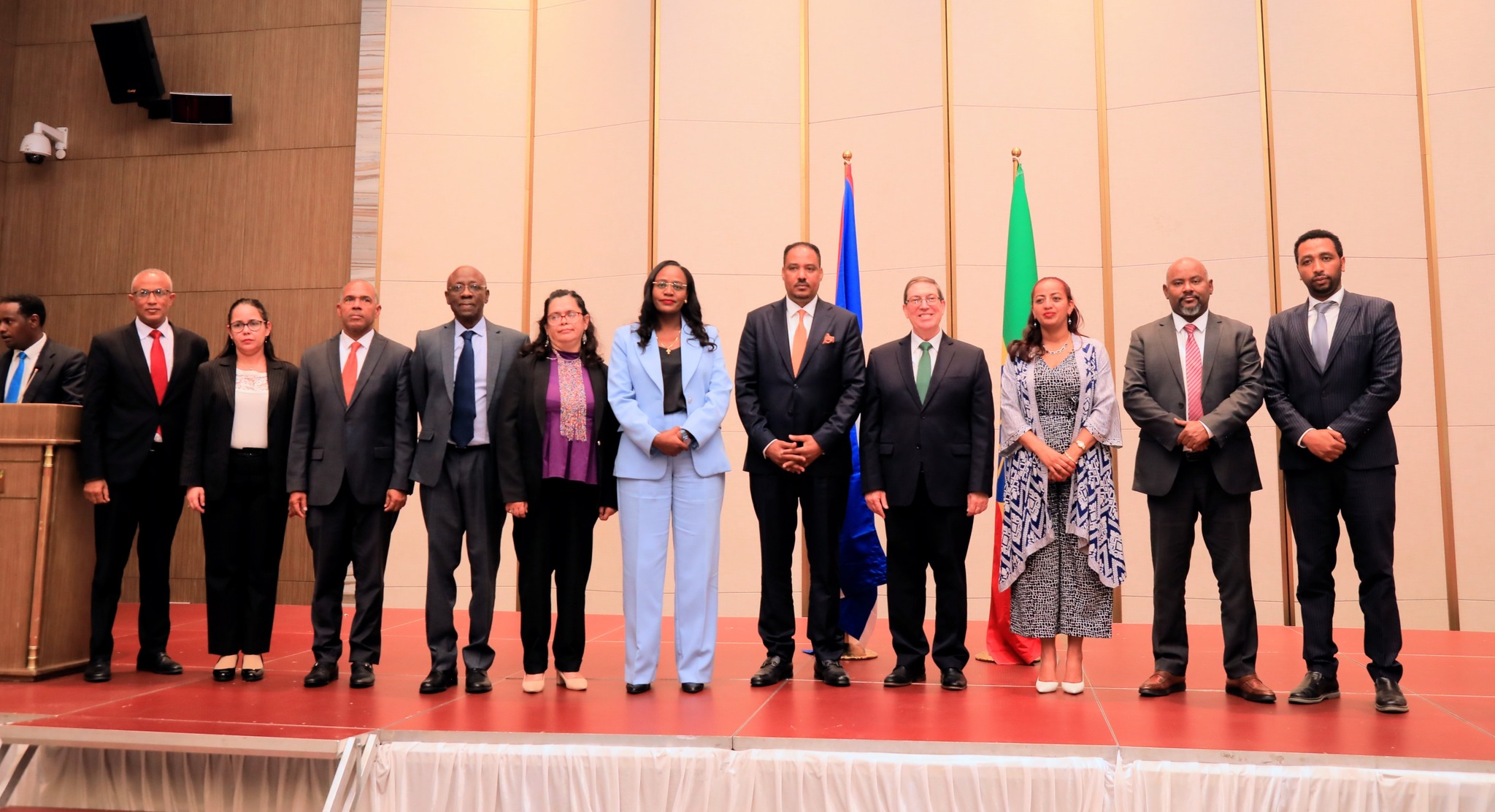 የኢኖቬሽንና ቴክኖሎጂ ሚኒስቴር በኢትዮጵያ የኩባ አምባሳደር ጋር በጋራ ለመስራት በሚያስችሏቸው ጉዳዮች የስምምነት ሰነድ ተፈራረሙ።