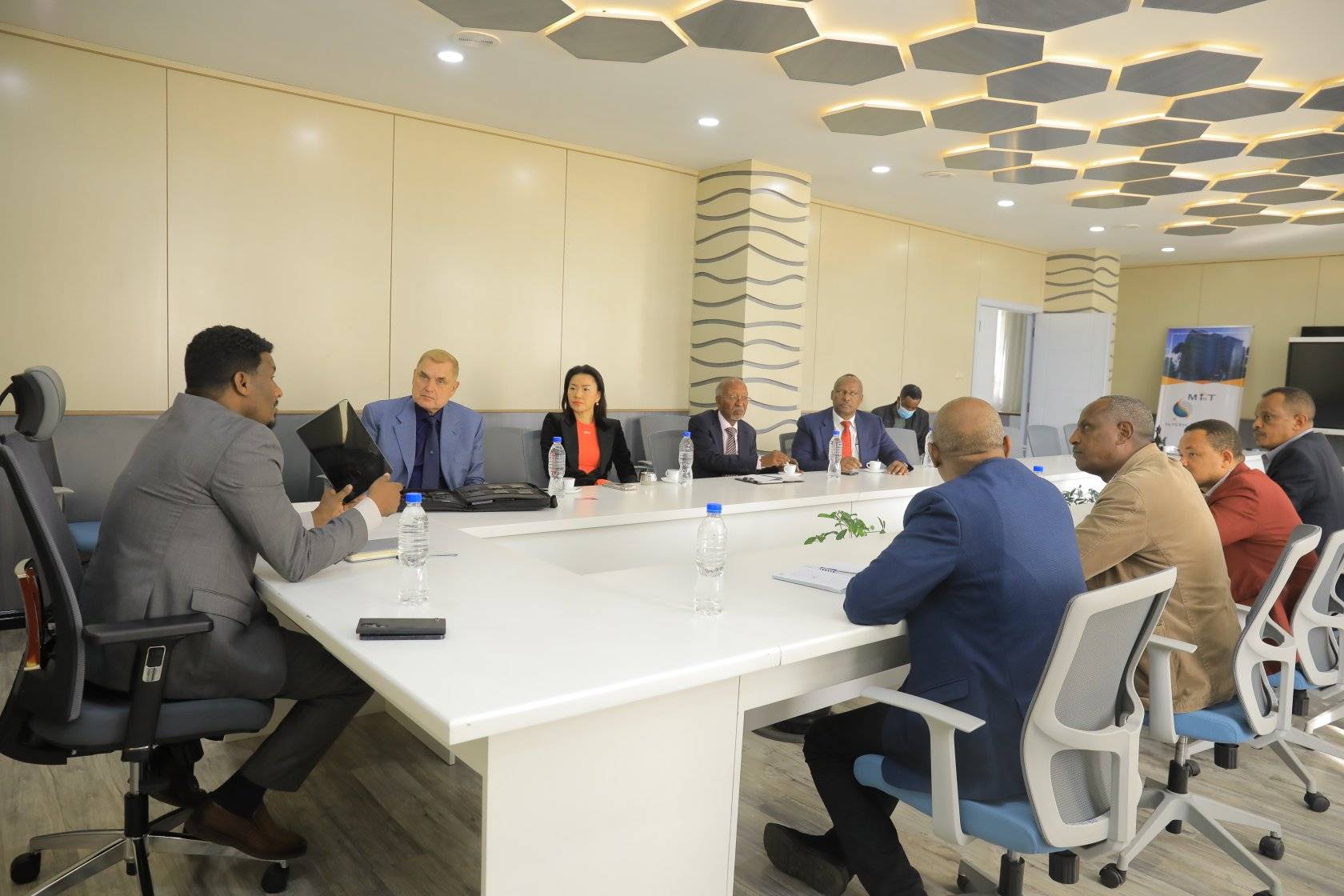 የኢኖቬሽንና ቴክኖሎጂ ሚኒስቴር InoI የሚባል ስማርት ስልኮችንና ታብሌቶችን አምራች ኩባንያ ማናጀር ጋር በኢትዮጵያ ኢንቨስት ለማድረግ በሚያስችሉ ጉዳዮች ላይ መከሩ፡፡