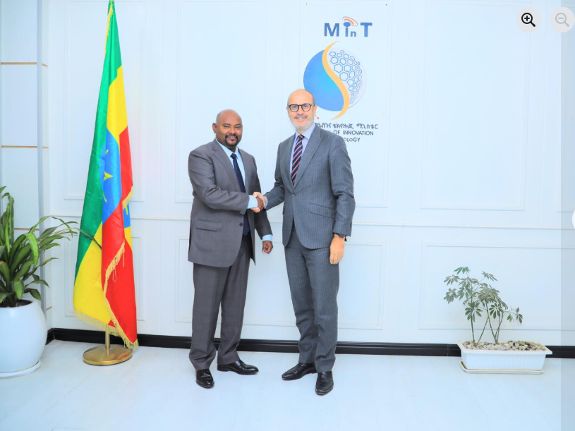 የኢኖቬቨንና ቴክኖሎጂ ሚኒስትር ዶ/ር በለጠ ሞላ በኢትዮጵያ የጣሊያን አምባሳደር ሴም ፋብሪዚ (Sem Fabrizi) በጽ/ቤታቸው ተቀብለው በጋራ ለመስራት በሚያስችሏቸው ጉዳዮች ላይ መከሩ፡