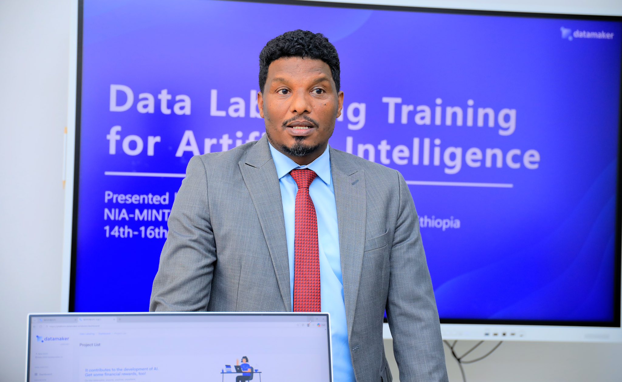 የቴክኖሎጂ ዘርፍ ተዋናዮች በሰው ሰራሽ አስተውሎት (AI) እና በዳታ ልየታ (Data Labeling) ላይ እውቀታቸውን ሊያጠናክሩ  እንደሚገባ ተገለጸ።