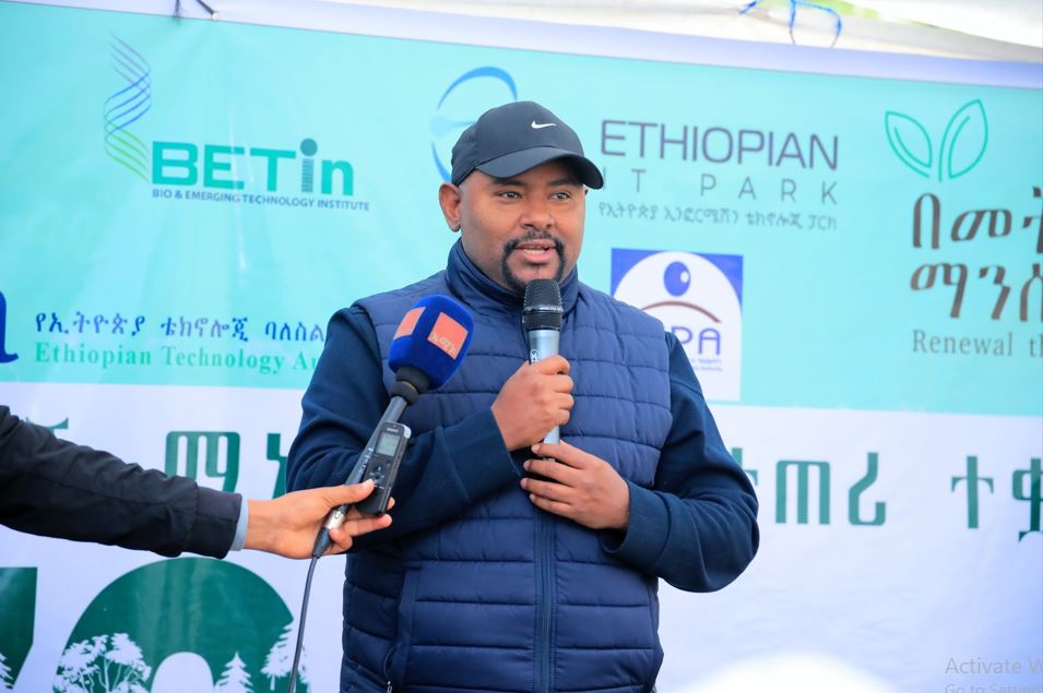 በሀገር አቀፍ ደረጃ የተያዘውን እቅድ እውን ለማድረግ የተከልናቸውን ችግኞች እንደሰው ልጅ ተንከባክበን ልናሳድጋቸው እንደሚገባ ዶ/ር በለጠ ሞላ  ገለፁ።
