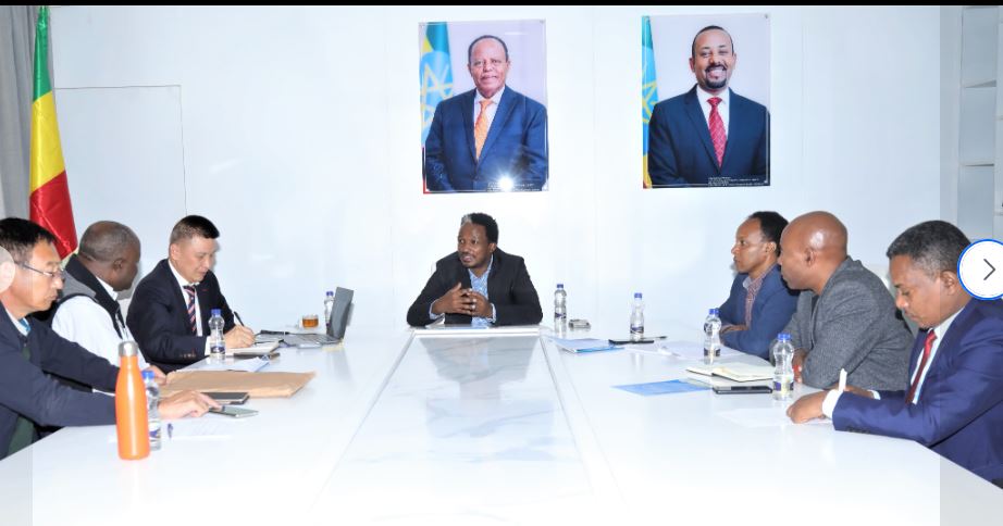የኢኖቬሽንና ቴክኖሎጂ ሚኒስትር ዴኤታ ዶ/ር ይሹሩን  አለማየሁ በቻይና ኢሲያን የአፍሪካ መንደር ማኔጅመንት ኮሚቴ ዳይሬክተር የተመራ ልዑካን ቡድን በቢሯቸው ተቀብለው በጋራ ለመስራት በሚያስችሉ ጉዳዮች ላይ መከሩ፡፡ =====