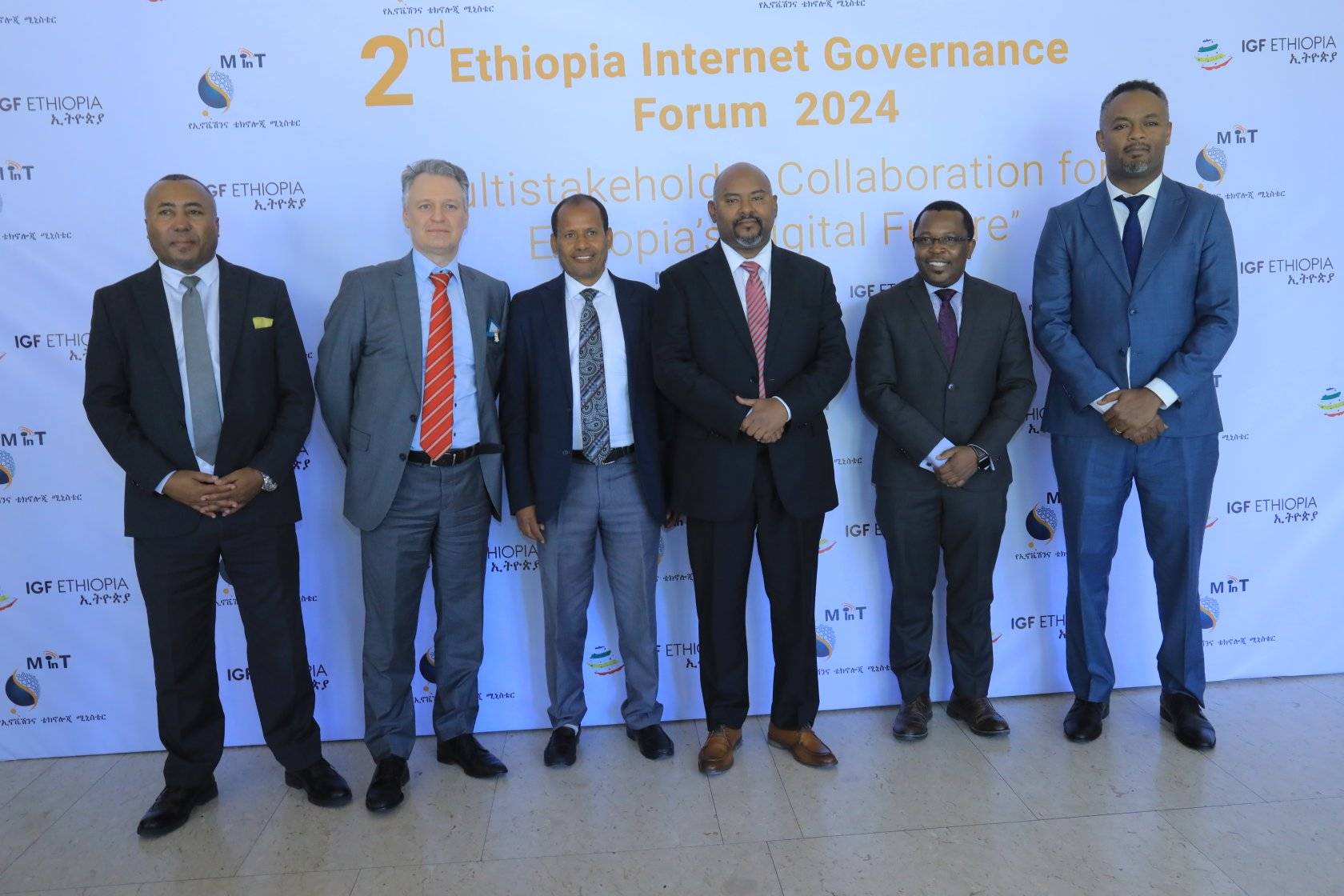 ሀገራችን የለውጥ ሃይል ፣ የግንኙነት መረብና የእድገት ሞተር  በሆነው ኢንተርኔት ላይ በትኩረት እየሰራች መሆኑን ዶ/ር በለጠ ሞላ ገለፁ።