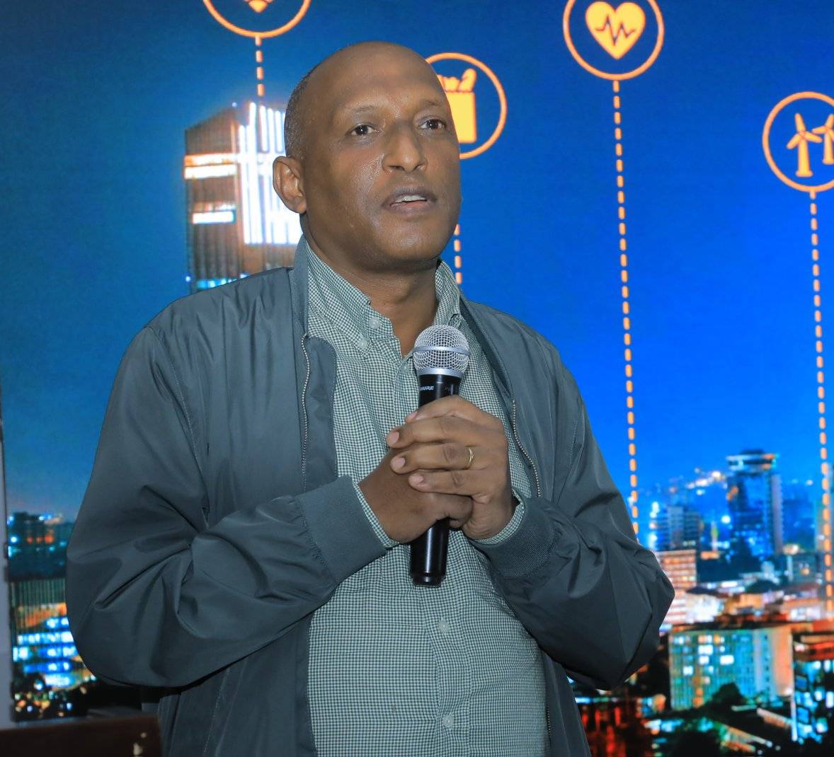 ኢትዮጵያ በዲጂታል ኢኮኖሚ በአለም አቀፍ ደረጃ ተወዳዳሪ እንድትሆን በዘርፉ እውቀት ላይ በትኩረት መሰራት አለበት የሚኒስትር ፅ/ቤት ሀላፊ አቶ ልዑል ስዩም ።