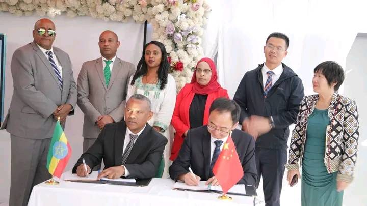 ኢንስቲትዩቱ (ETRSS-2)የሚል ስያሜ የተሰጣትን ሶስተኛዋን የመሬት ምልከታ ሳተላይት  በጋራ አልምቶ ለማምጠቅ የሚያስችለውን የውል ስምምነት ስነድ  ተፈራረመ።
