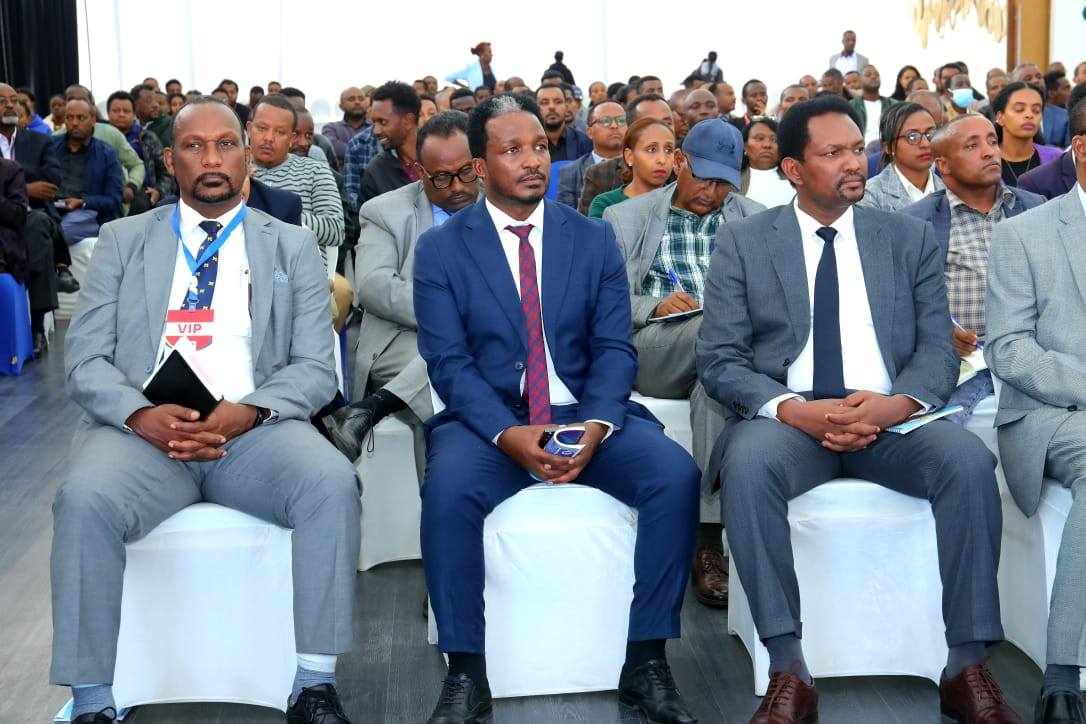 ቴክኖሎጅን መጠቀም የህልውና ጉዳይ ከመሆኑም በላይ ከ4.0 ቴክኖሎጂ ባሻገር በተወዳዳሪነት ለመዝለቅ 5.0 ቴክኖሎጅዎችን ለመከተል አልመን መስራት አለብን።(ዶ/ር ይሹሩን አለማየሁ)