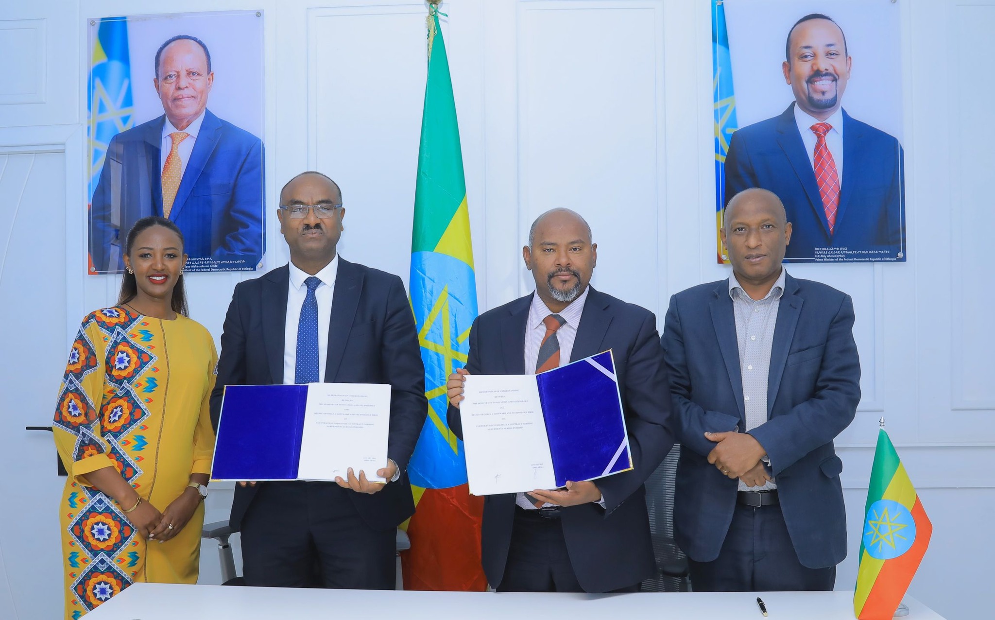 An agreement has been signed to digitize the contracts of farmers and agricultural businesses and financial access information.